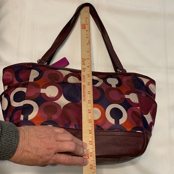 Coach Park Signature with optic art detail in excellent condition - Picture 4 of 14